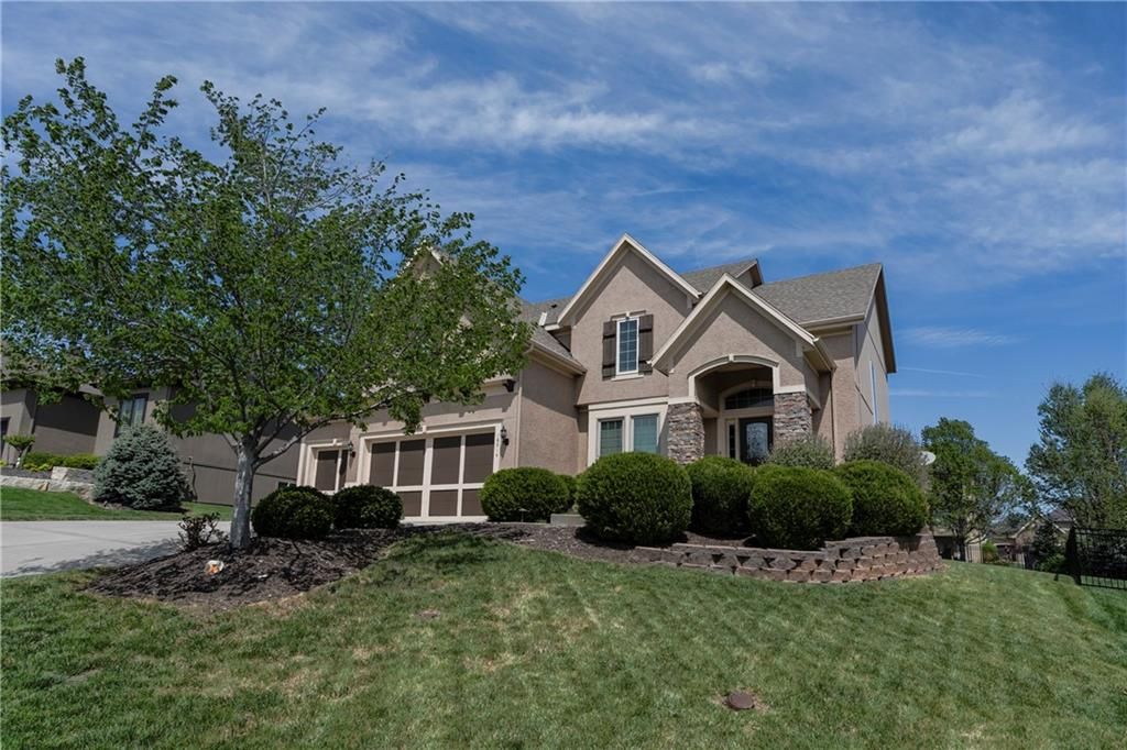 18914 W 100th Street, Lenexa, KS 66220