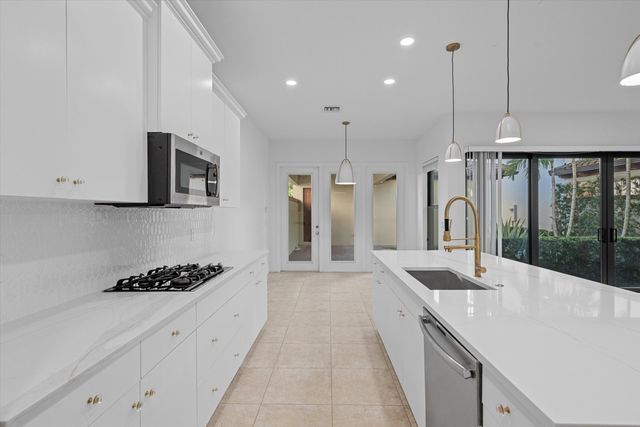 6020 Curie Place, Palm Beach Gardens, FL 33418