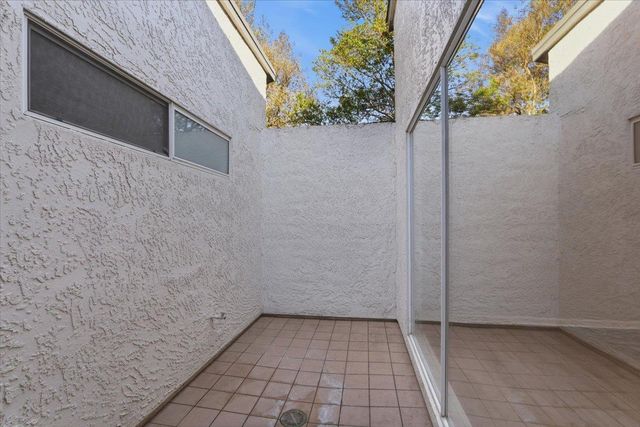 7419 Sunborough Ln, Sacramento, CA 95828