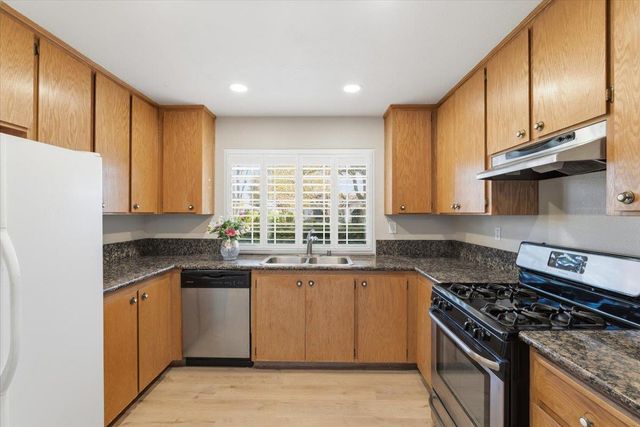 7419 Sunborough Ln, Sacramento, CA 95828