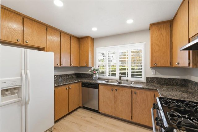 7419 Sunborough Ln, Sacramento, CA 95828