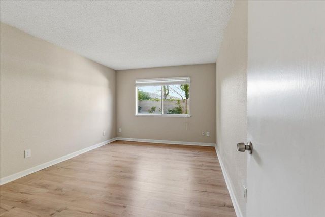 7419 Sunborough Ln, Sacramento, CA 95828