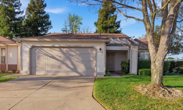 7419 Sunborough Ln, Sacramento, CA 95828