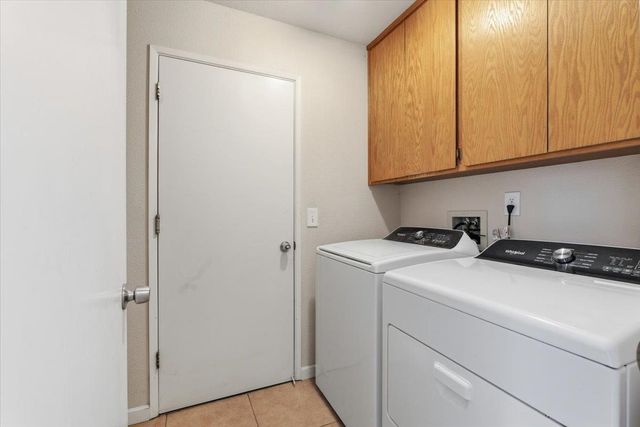 7419 Sunborough Ln, Sacramento, CA 95828