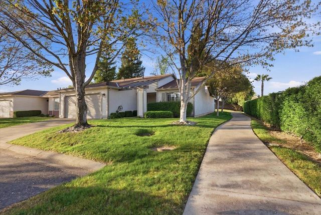 7419 Sunborough Ln, Sacramento, CA 95828