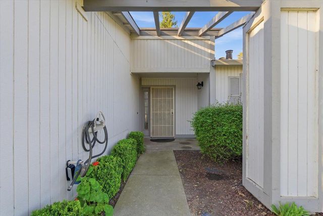 7419 Sunborough Ln, Sacramento, CA 95828