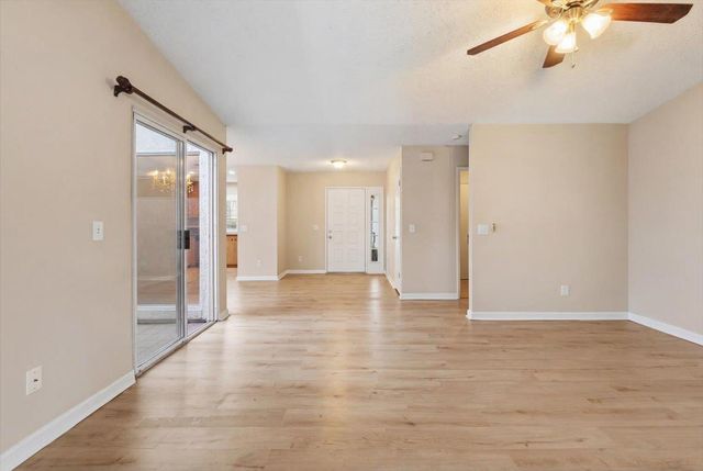 7419 Sunborough Ln, Sacramento, CA 95828