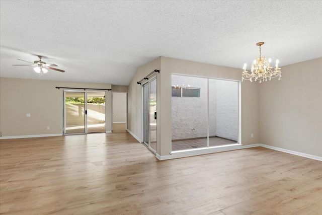 7419 Sunborough Ln, Sacramento, CA 95828