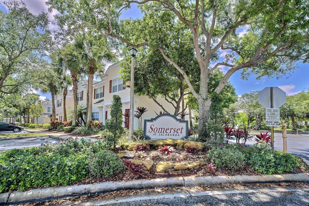 154 SW 96th Terrace, Plantation, FL 33324