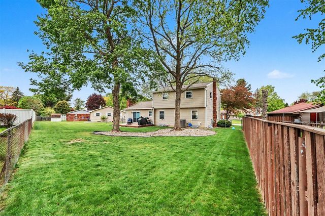 1723 Carlsbrook Lane, Portage, MI 49024