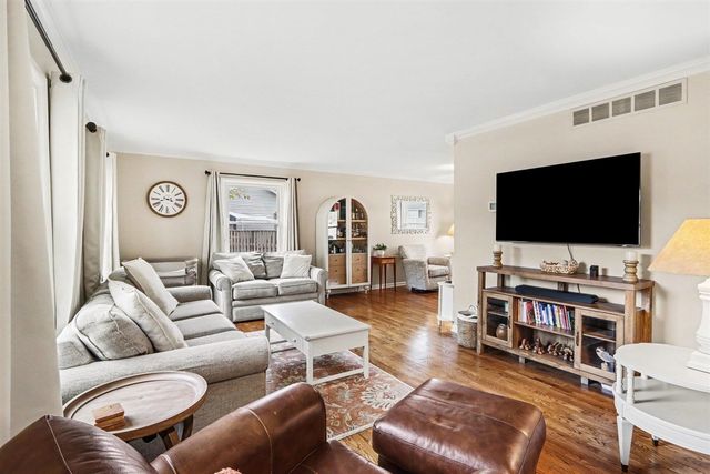 1723 Carlsbrook Lane, Portage, MI 49024
