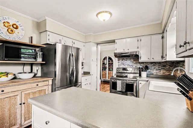 1723 Carlsbrook Lane, Portage, MI 49024