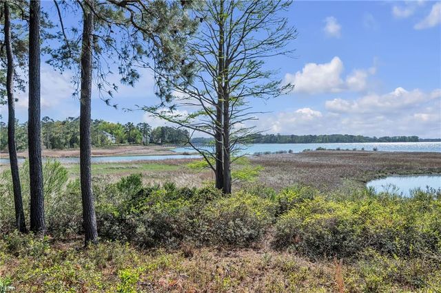 3007 Bay Shore LN, Suffolk, VA 23435