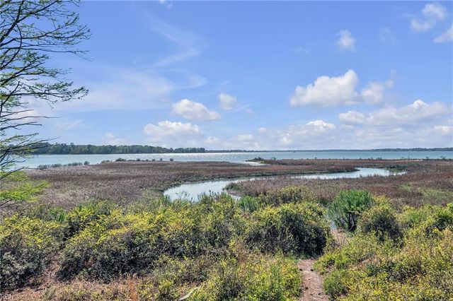 3007 Bay Shore LN, Suffolk, VA 23435