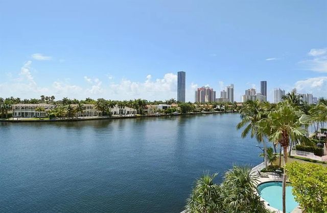 20165 NE 39 Place 403, Aventura, FL 33180