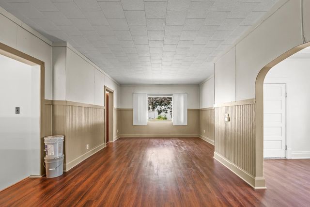 1404 Walnut Street, Cedar Falls, IA 50613