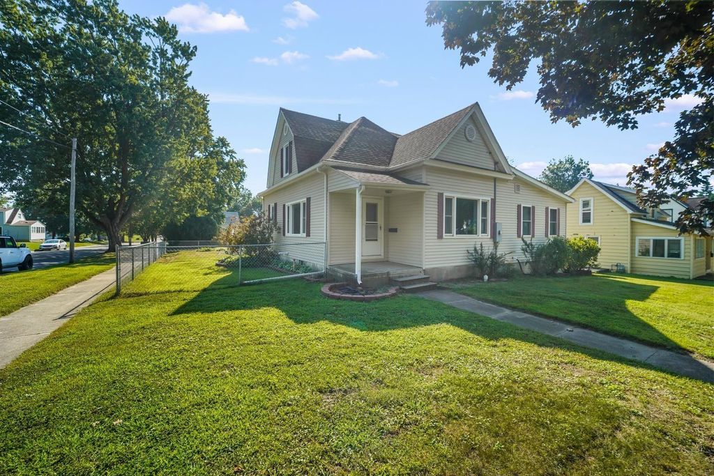 1404 Walnut Street, Cedar Falls, IA 50613