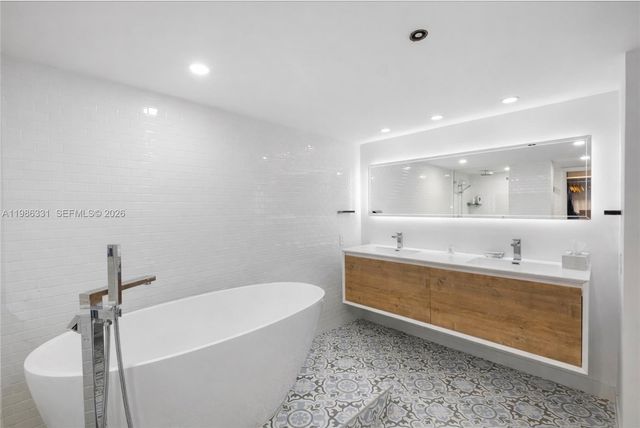 4000 Towerside Ter 1102, Miami, FL 33138