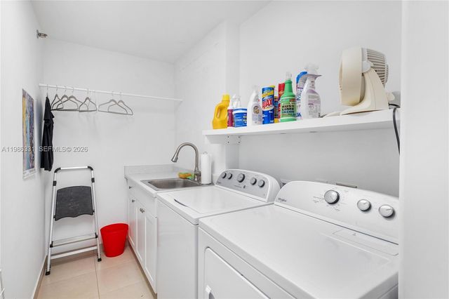 4000 Towerside Ter 1102, Miami, FL 33138