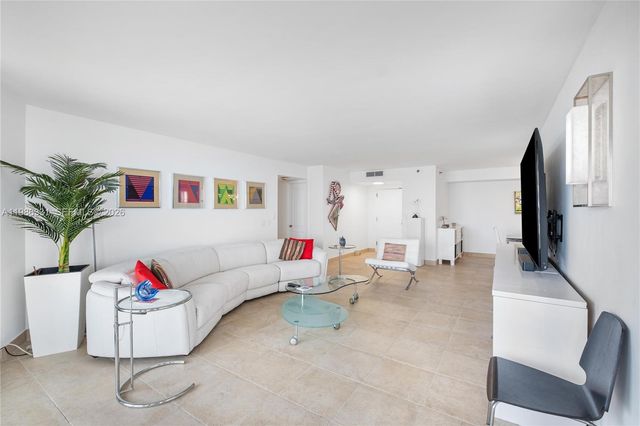 4000 Towerside Ter 1102, Miami, FL 33138