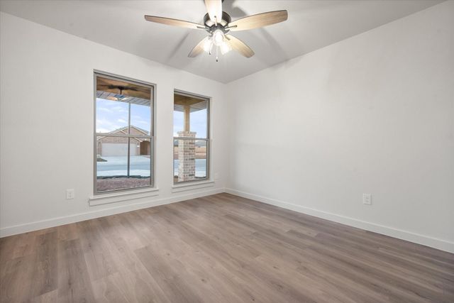 2402 Aberdeen Avenue, Wolfforth, TX 79382