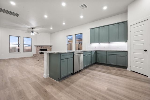 2402 Aberdeen Avenue, Wolfforth, TX 79382