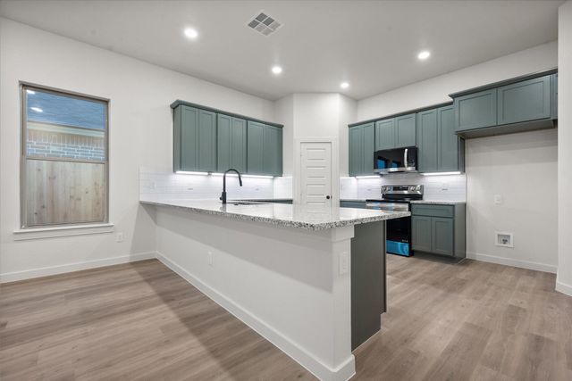 2402 Aberdeen Avenue, Wolfforth, TX 79382