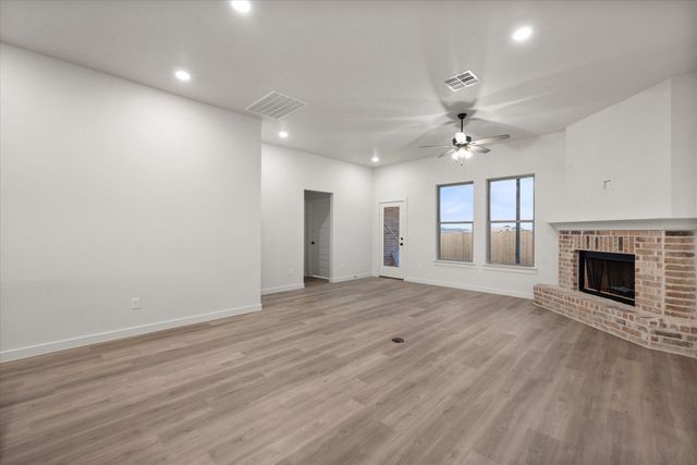 2402 Aberdeen Avenue, Wolfforth, TX 79382