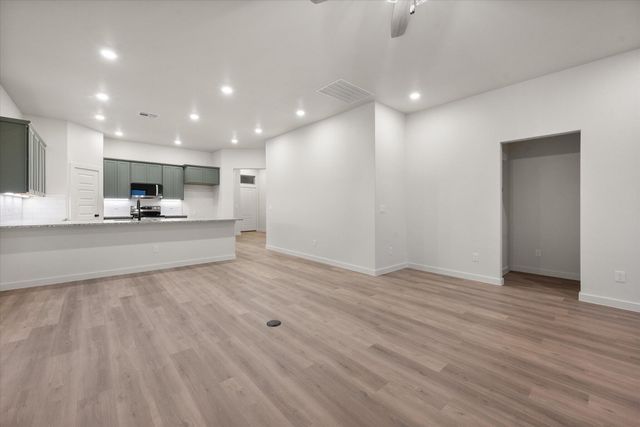 2402 Aberdeen Avenue, Wolfforth, TX 79382