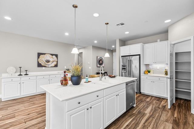 1324 Chestnut Hill Dr, Manteca, CA 95336