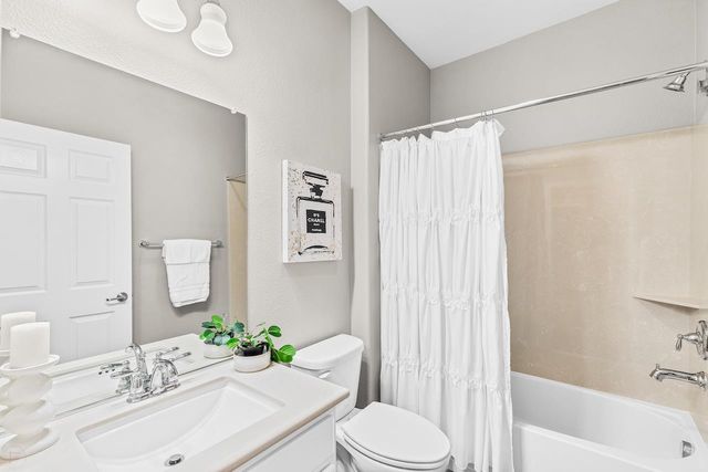 1324 Chestnut Hill Dr, Manteca, CA 95336