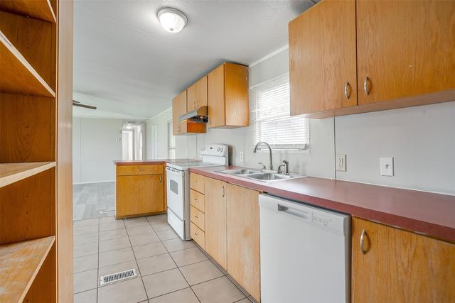 1021 Tanglewood Drive, Alvarado, TX 76009