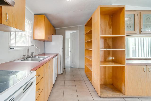 1021 Tanglewood Drive, Alvarado, TX 76009