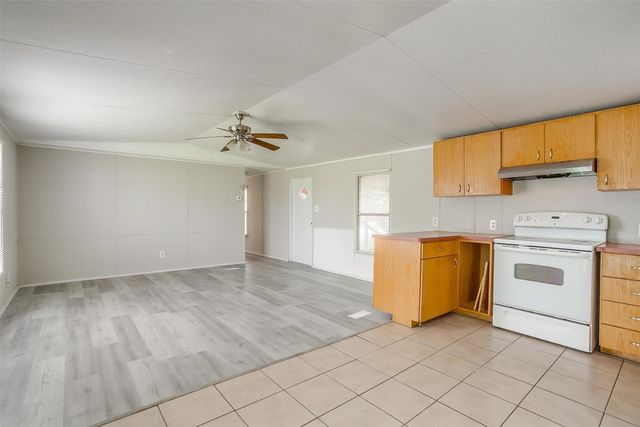 1021 Tanglewood Drive, Alvarado, TX 76009