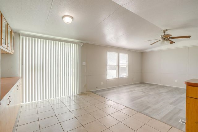 1021 Tanglewood Drive, Alvarado, TX 76009