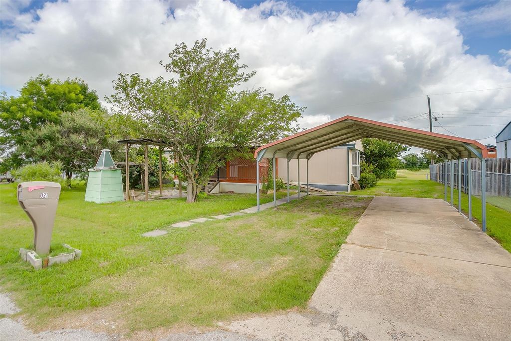 1021 Tanglewood Drive, Alvarado, TX 76009