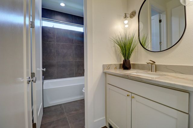 183 S Prairie Avenue, Dallas, TX 75226