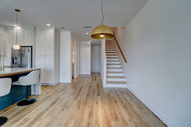 183 S Prairie Avenue, Dallas, TX 75226