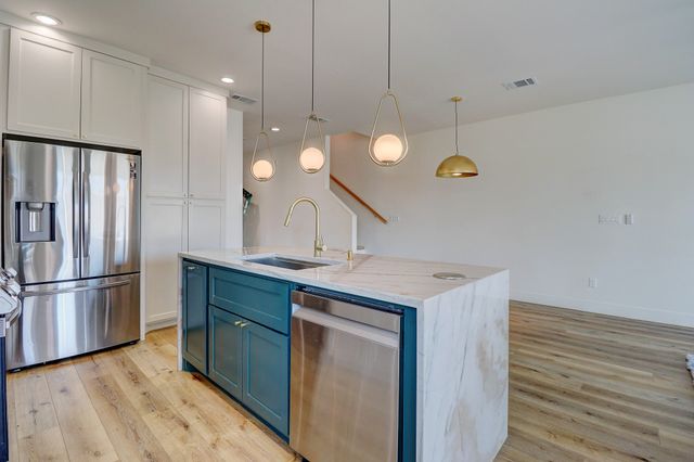 183 S Prairie Avenue, Dallas, TX 75226