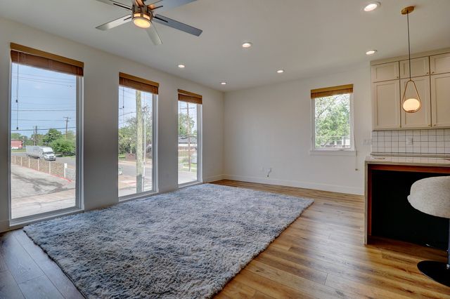 183 S Prairie Avenue, Dallas, TX 75226