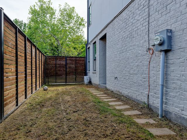 183 S Prairie Avenue, Dallas, TX 75226
