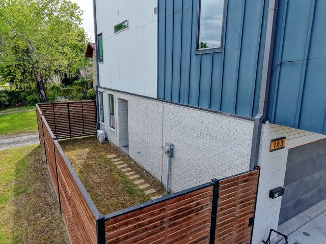 183 S Prairie Avenue, Dallas, TX 75226