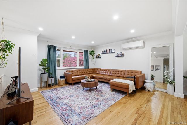 229 New York Avenue, Bay Shore, NY 11706