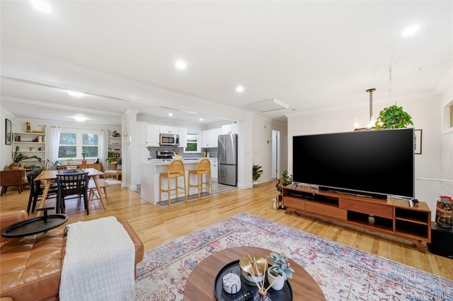 229 New York Avenue, Bay Shore, NY 11706