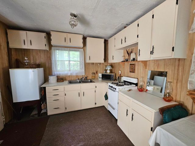 736 Bartlett Carry Road, Saranac Lake, NY 12983