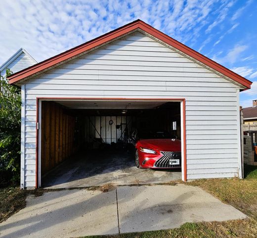 711 40th STREET, Kenosha, WI 53140