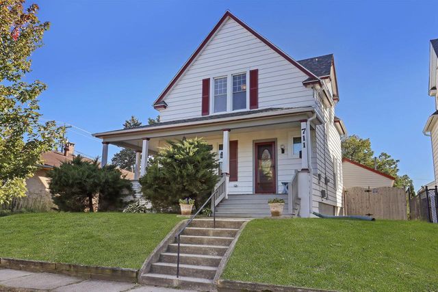 711 40th STREET, Kenosha, WI 53140