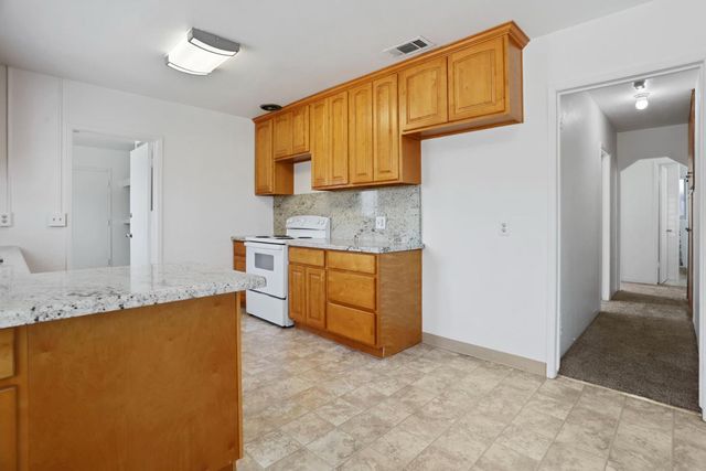 520 Tamarack Dr, Lodi, CA 95240