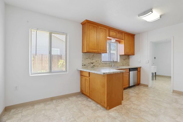 520 Tamarack Dr, Lodi, CA 95240
