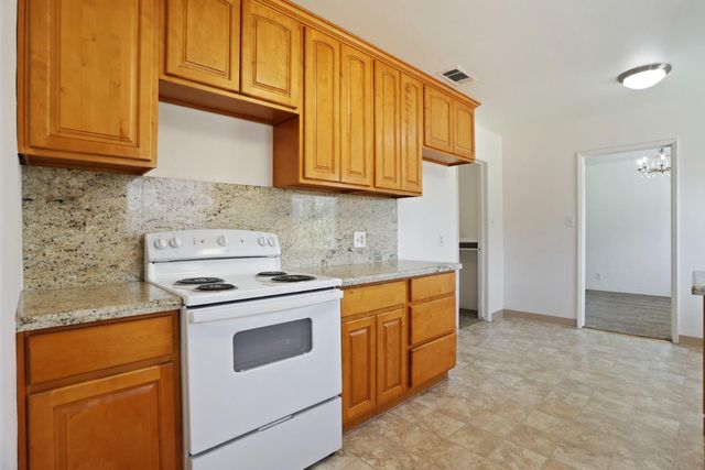 520 Tamarack Dr, Lodi, CA 95240